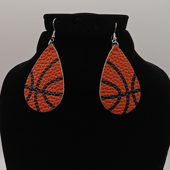 BASKETBALL 🏀 EARRINGS - Picture 4 of 8
